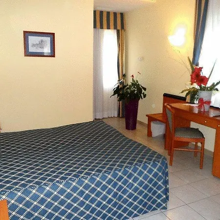 Hotel One Park 3*